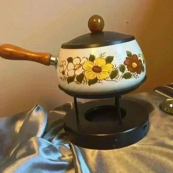 Vintage  Fondue Pot - Picture 11 of 11